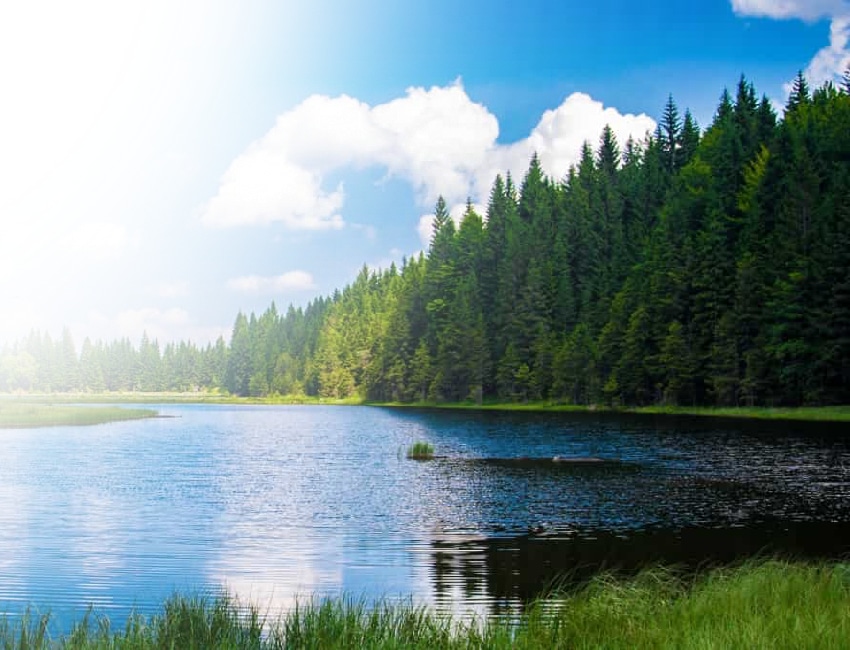 Serene mountain lake scene, symbolizing the peace and recovery achievable through our Medication-Assisted Treatment.