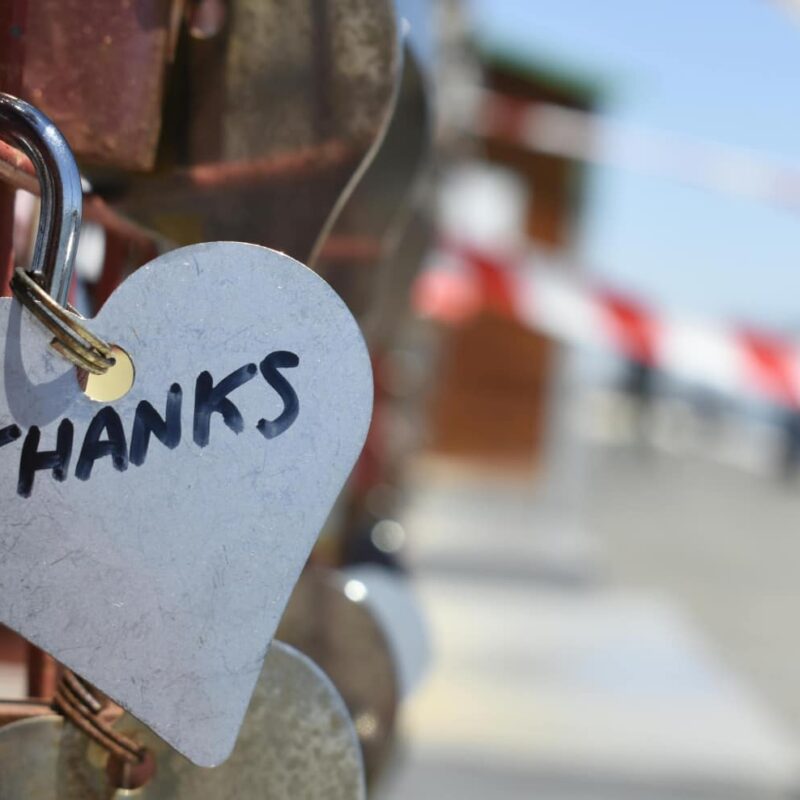 A keychain heart with the word "thanks" in marker to show gratitude in recovery